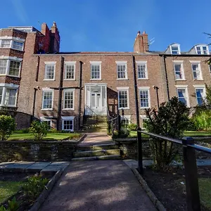 https://white-linen-whitby-yo21-1qs.yorkshirehotels.net